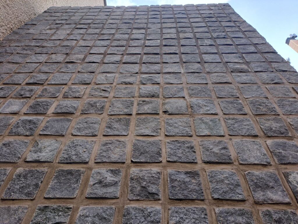 نمای بیرونی با سنگ کوبیک - پیمانکاری سنگ لاشه شریفی